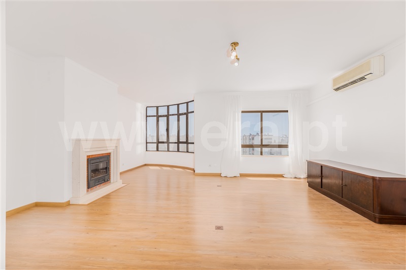 Apartamento T5 à venda em Faro (Sé e São Pedro), Faro — foto 3