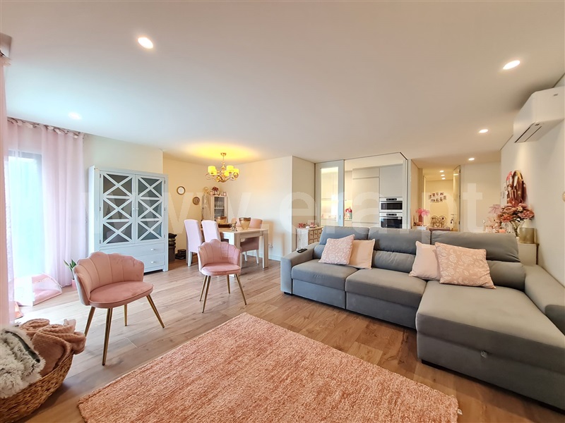 Apartamento T2 / Loures, Portela - Loures