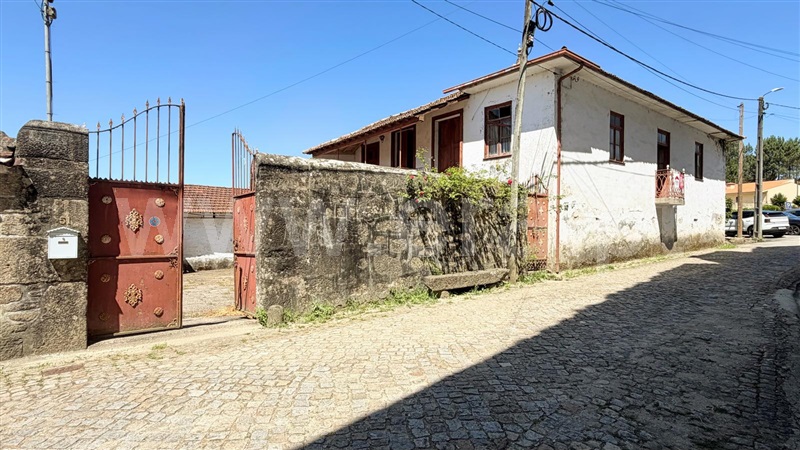 Casa Senhorial T3 / Paredes, Beire