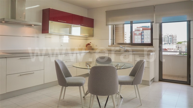 Apartamento T4 à venda em Torres Novas (Santa Maria, Salvador e Santiago), Torres Novas — foto 4