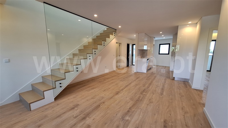 Duplex T4 / Viseu, Repeses e São Salvador