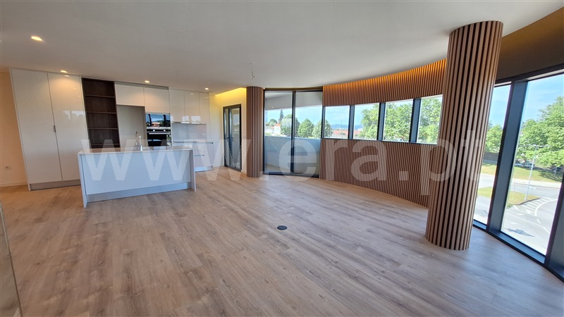 Duplex T4 / Viseu, Repeses e São Salvador