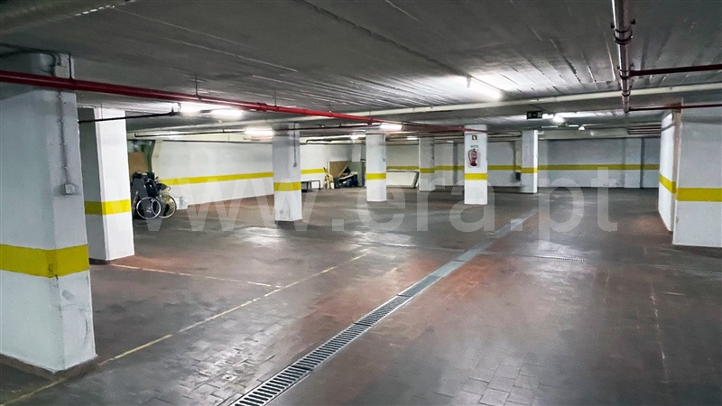 Garagem, São Domingos de Benfica, Lisboa (Foto 6 de 16)