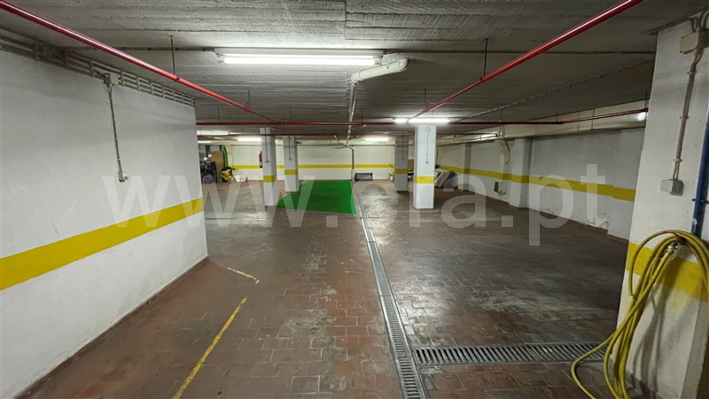 Garagem, São Domingos de Benfica, Lisboa (Foto 7 de 16)
