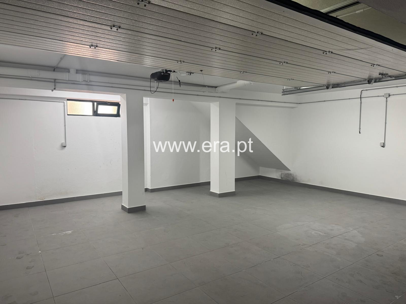 Garagem / Lourinhã, Lourinhã e Atalaia