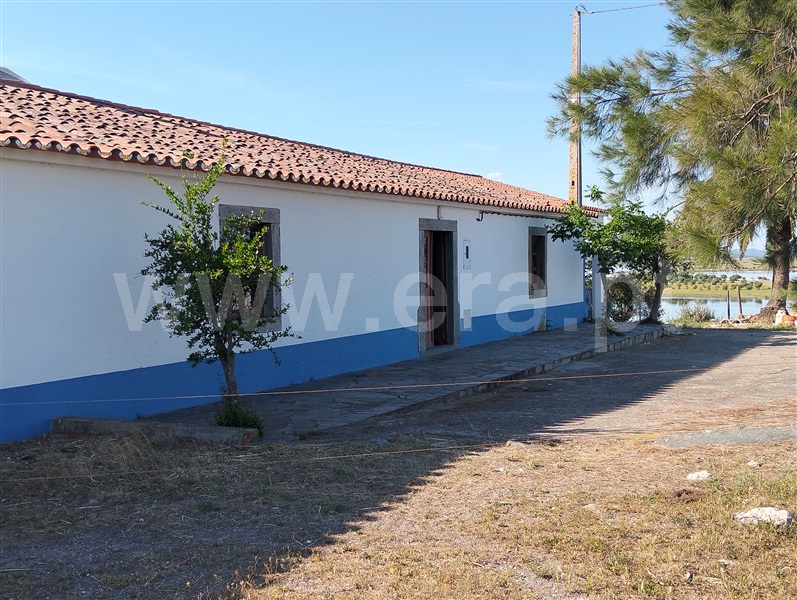 Herdade T3 / Mourão, Luz