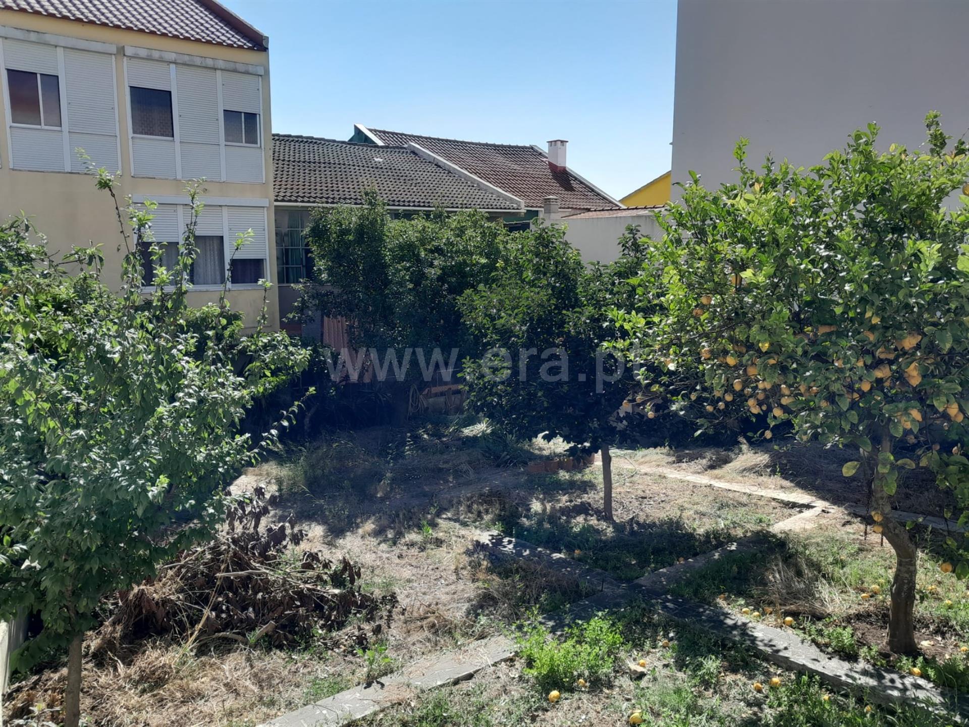 Land for sale in Amadora, Portugal — €95,000