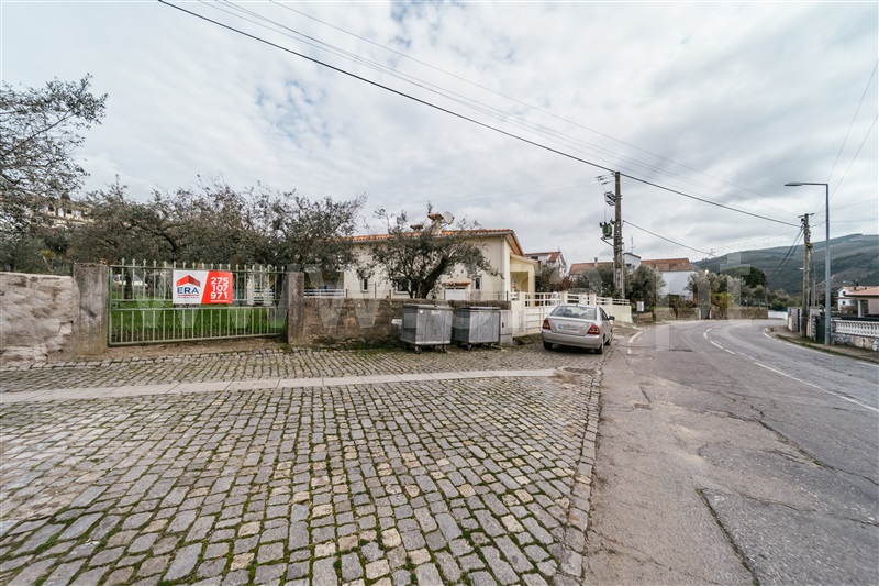 Lote / Covilhã, Barco e Coutada