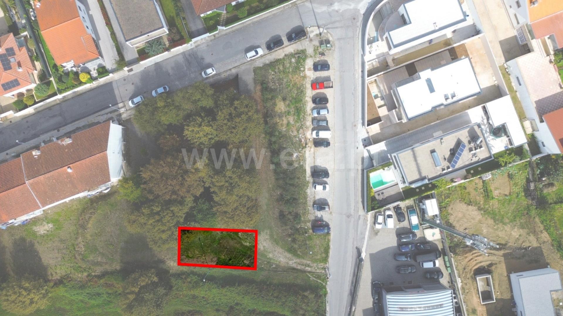 Land for sale in Felgueiras, Portugal — €95,000