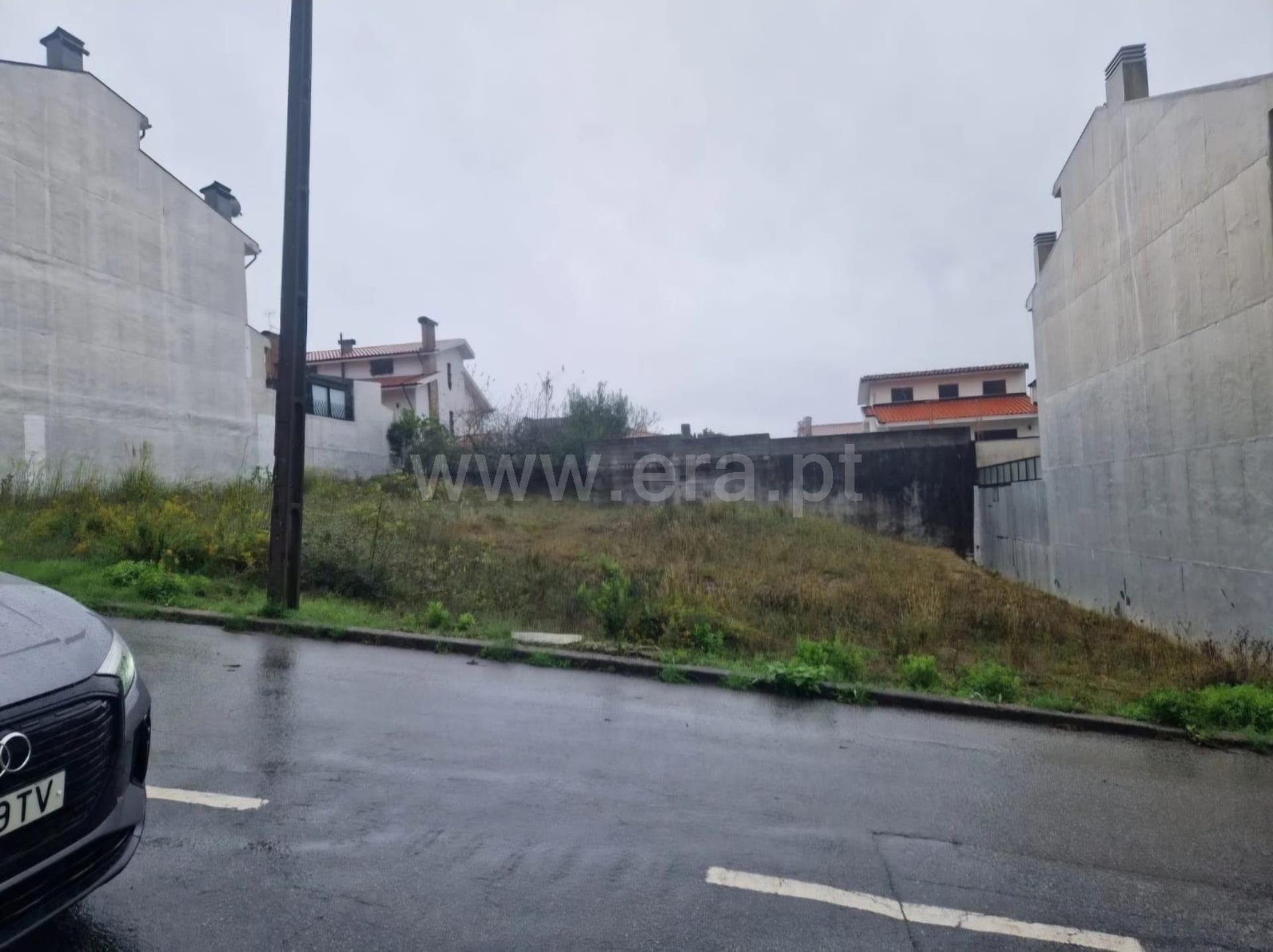 Land for sale in Gondomar, Portugal — €95,000