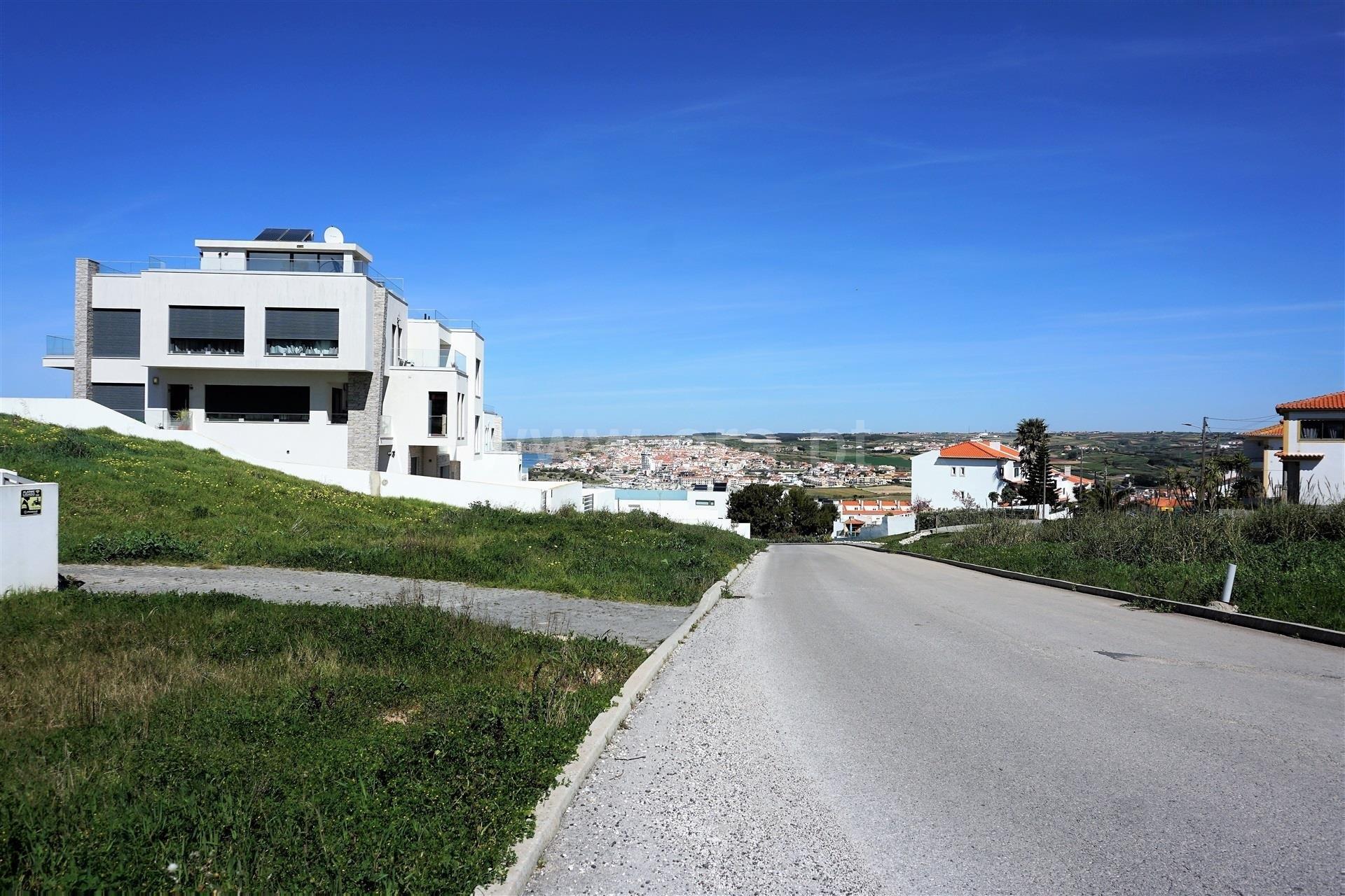 Land for sale in Lourinhã, Portugal — €100,000