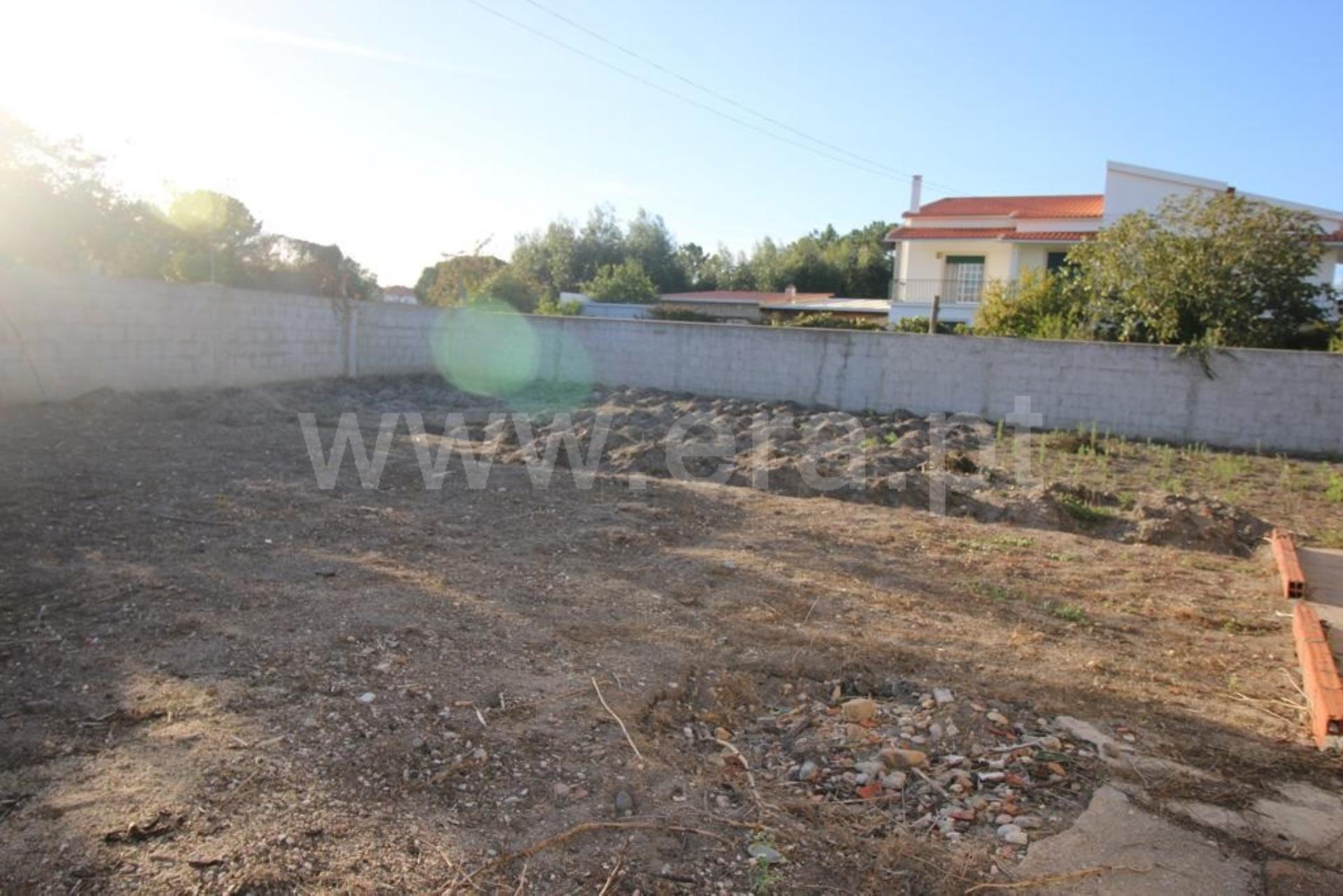 Land for sale in Marinha Grande, Portugal — €57,500