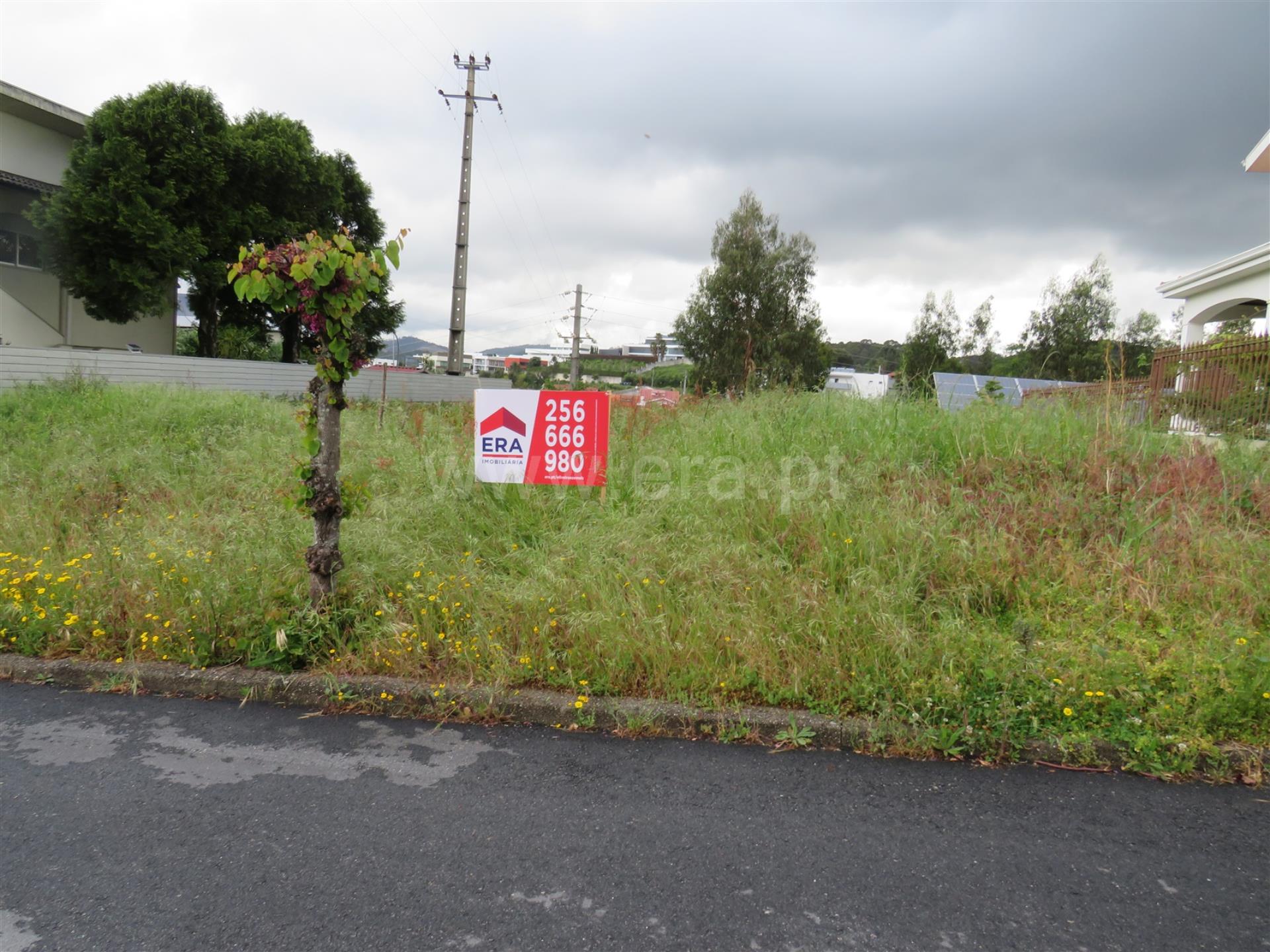 Land for sale in Oliveira de Azeméis, Portugal — €67,400