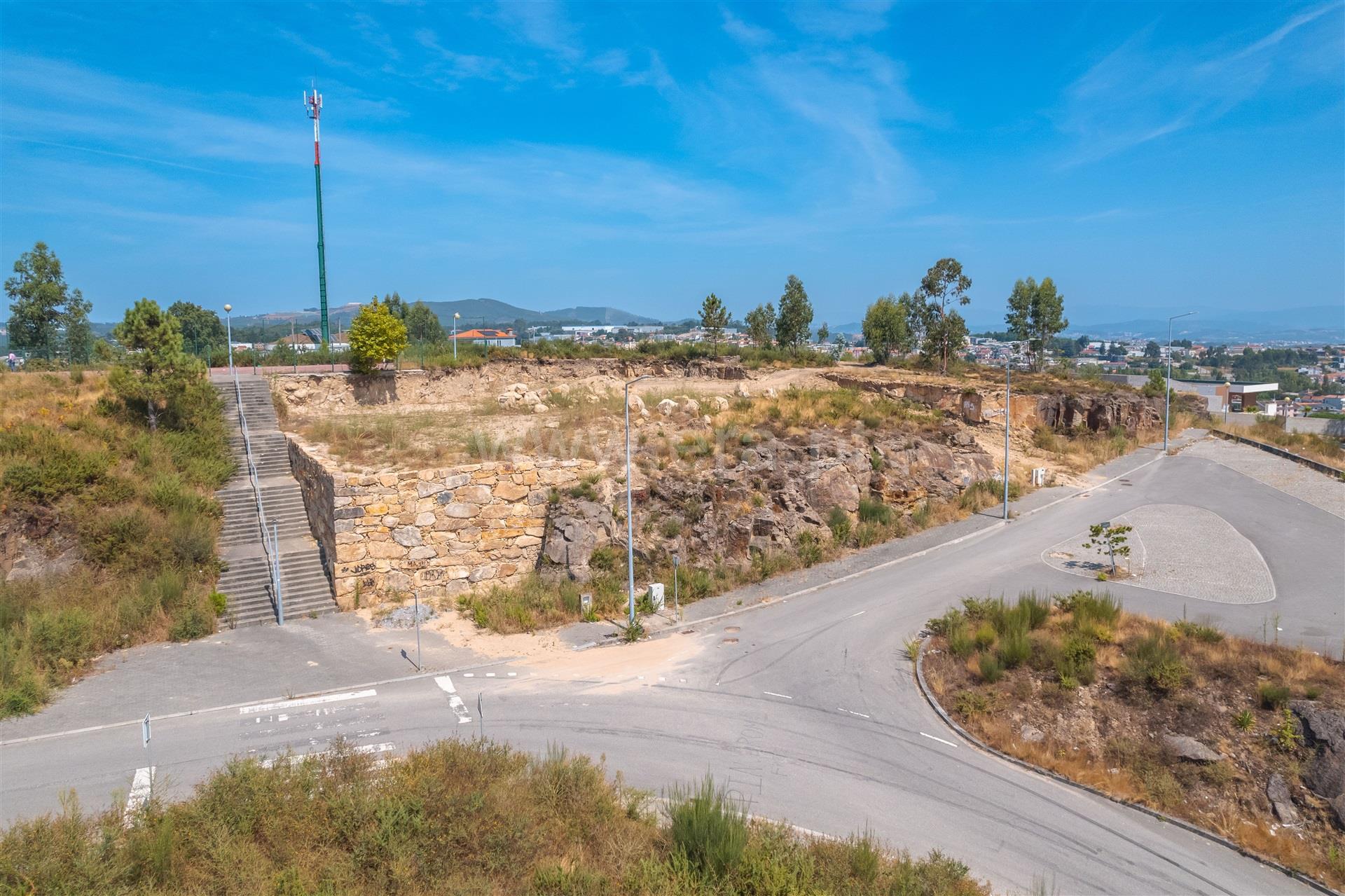 Land for sale in Paços de Ferreira, Portugal — €260,000