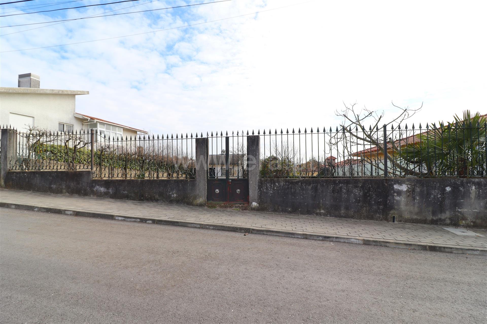Land for sale in Santa Maria da Feira, Portugal — €78,000