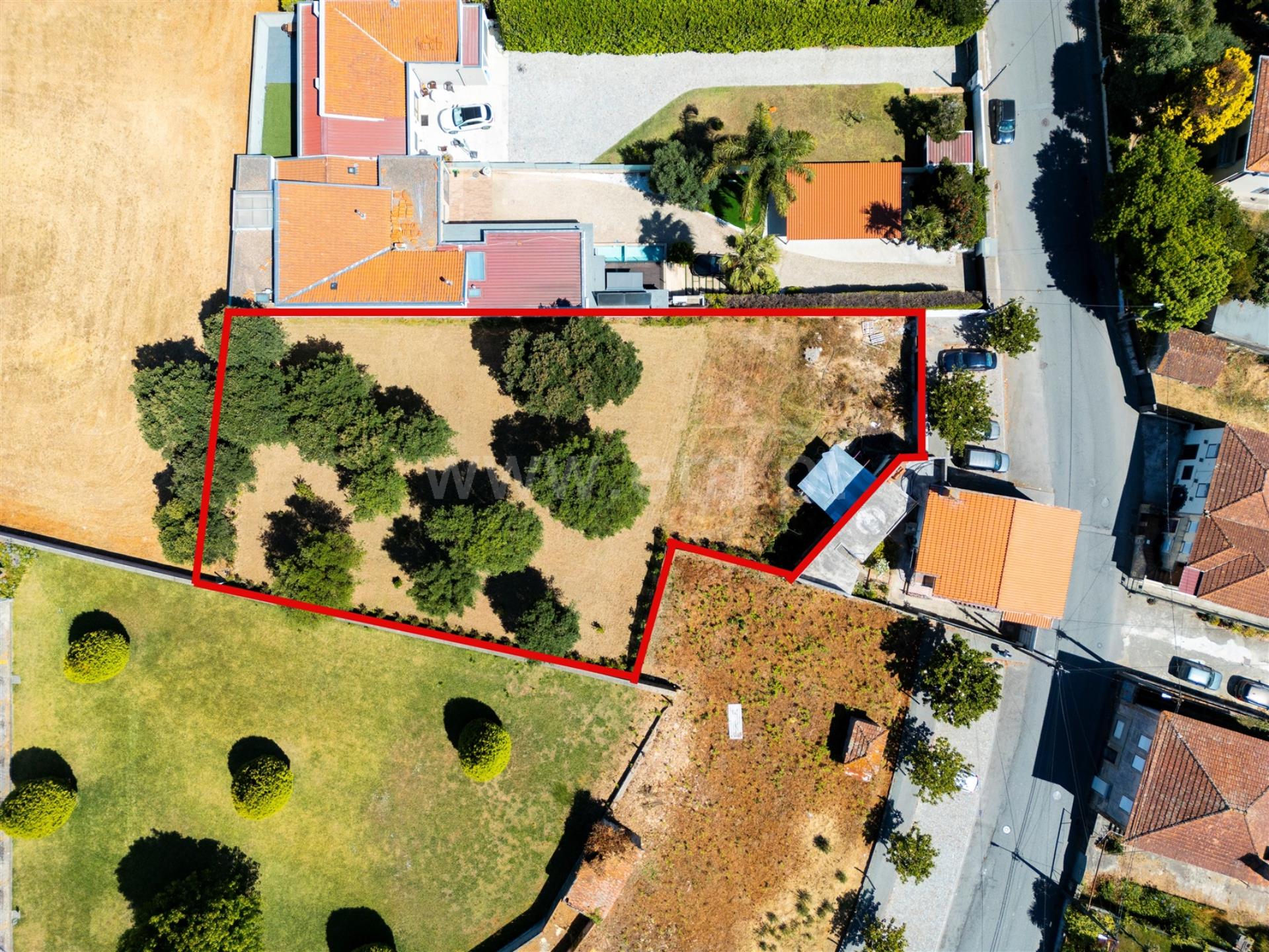 Land for sale in Santa Maria da Feira, Portugal — €110,000