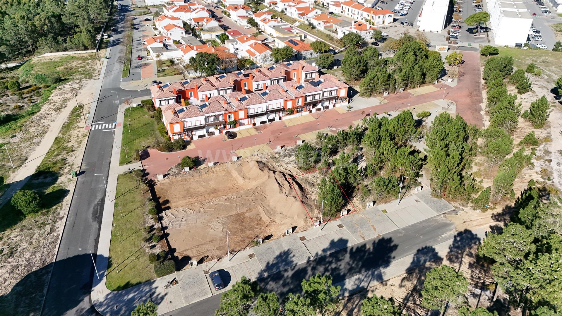 Land for sale in Santiago do Cacém, Portugal — €110,000