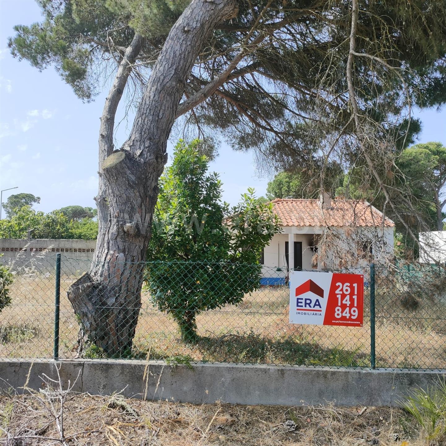 Land for sale in Sesimbra, Portugal — €135,000