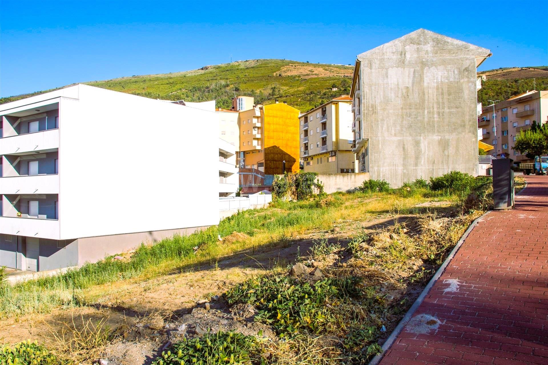 Land for sale in Torre de Moncorvo, Portugal — €100,000