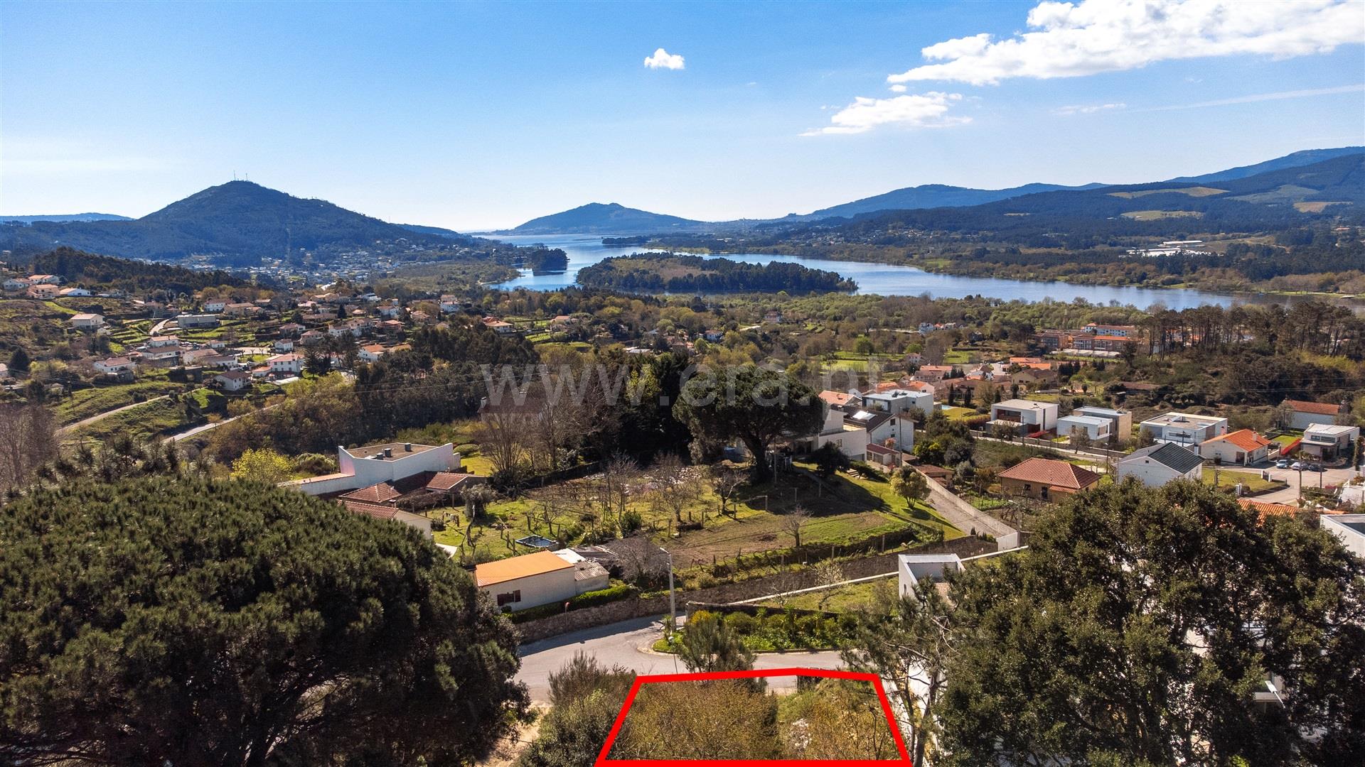 Land for sale in Vila Nova de Cerveira, Portugal — €118,500