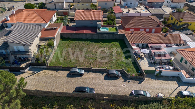 Lote / Vila Nova de Famalicão, Lousado