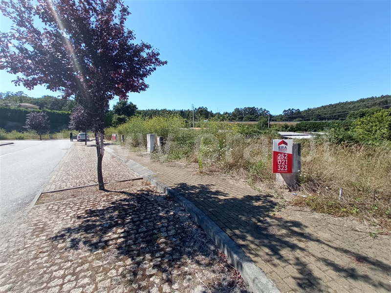 Lote / Vila Nova de Famalicão, Oliveira (Santa Maria)