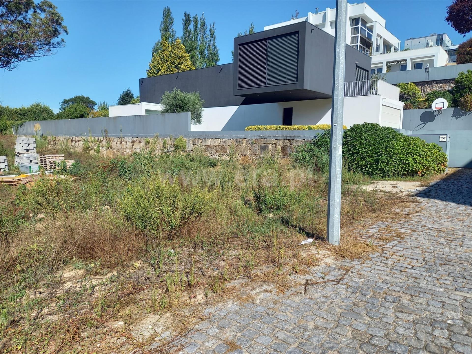 Land for sale in Vila Nova de Gaia, Portugal — €175,000