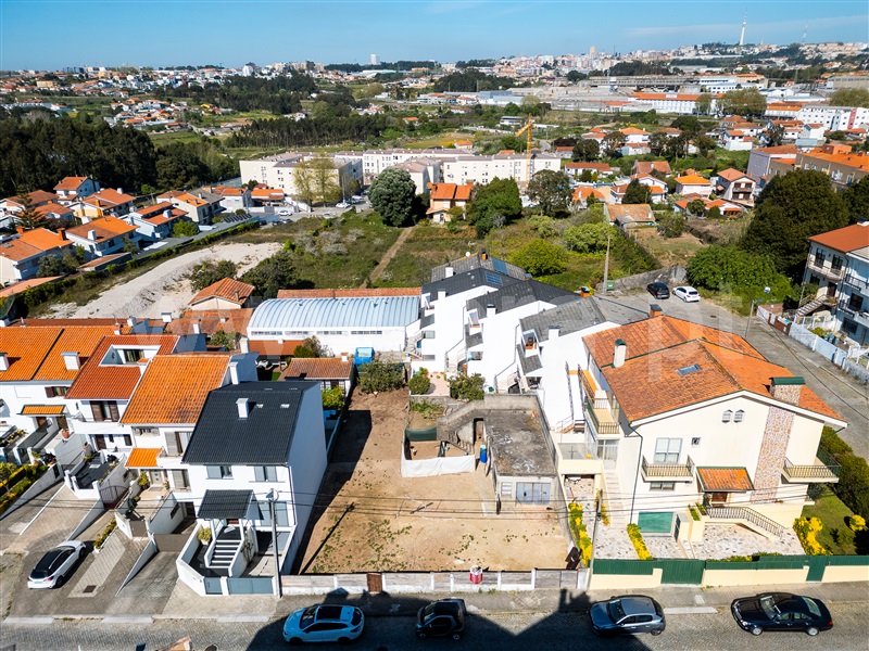 Lote / Vila Nova de Gaia, Valadares e Francelos - Vila Nova de Gaia
