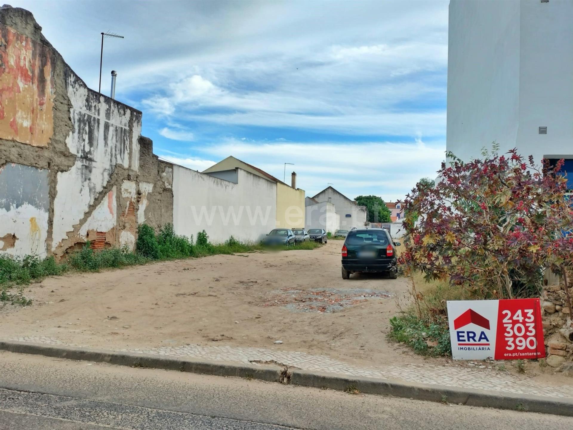Land for sale in Alpiarça, Portugal — €110,000