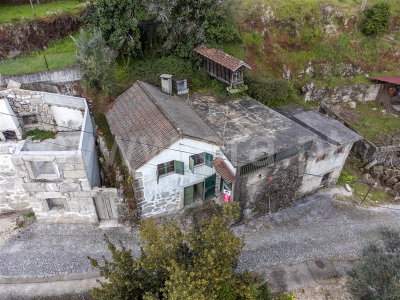 Moradia / Amares, Vilela, Seramil e Paredes Secas