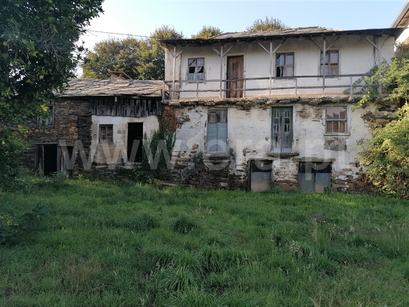Moradia em Canelas e Espiunca, €49.900