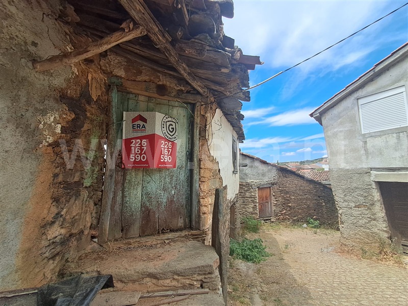 Moradia / Bragança, Rio Frio e Milhão