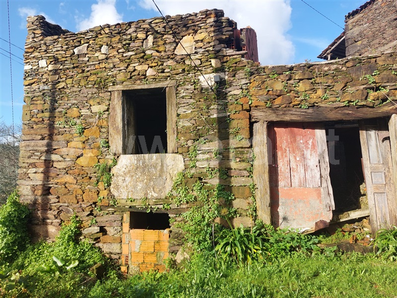 Moradia / Castelo de Paiva, Raiva, Pedorido e Paraíso