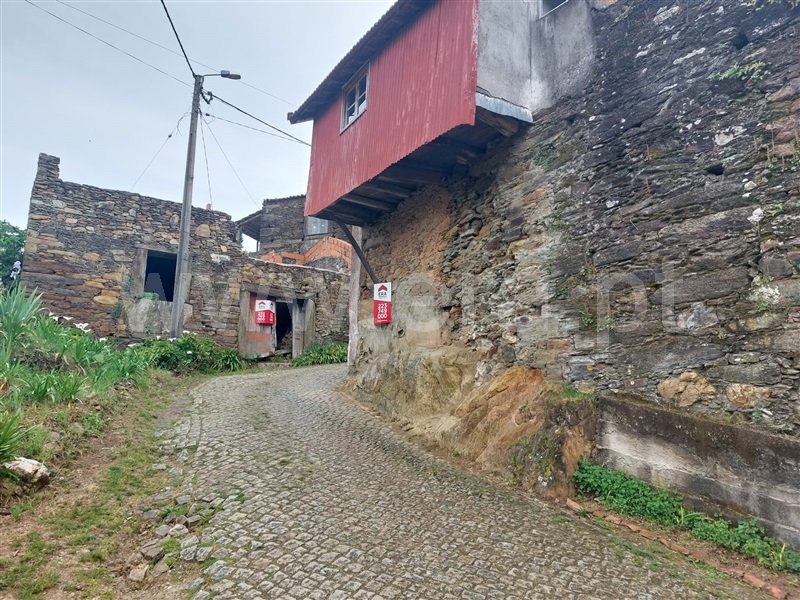 Moradia / Castelo de Paiva, Raiva, Pedorido e Paraíso