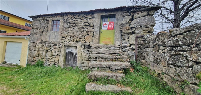 Moradia / Castro Daire, Almofala