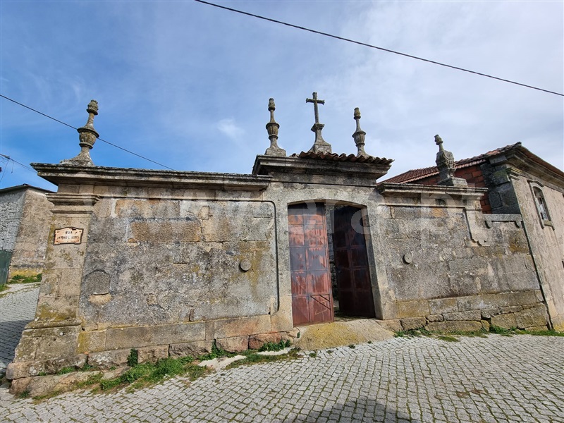 Moradia / Chaves, Adães
