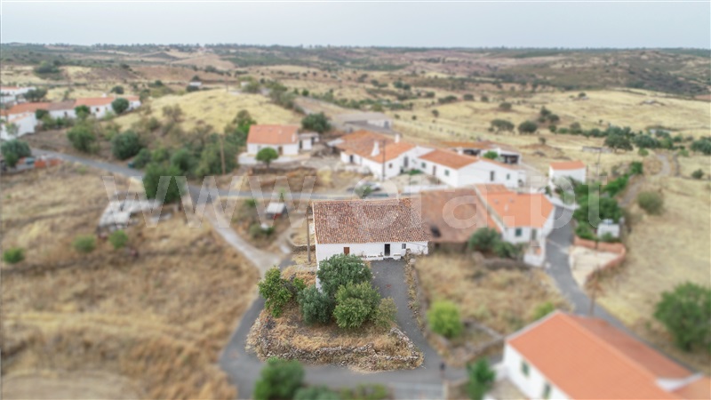 Moradia em Banda / Alcoutim, Santa Justa