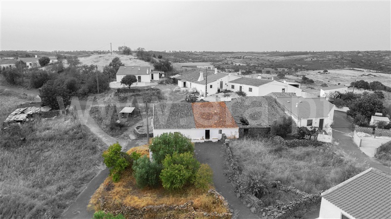 Moradia em Banda / Alcoutim, Santa Justa