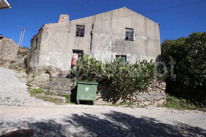 Moradia em Banda / Celorico da Beira
