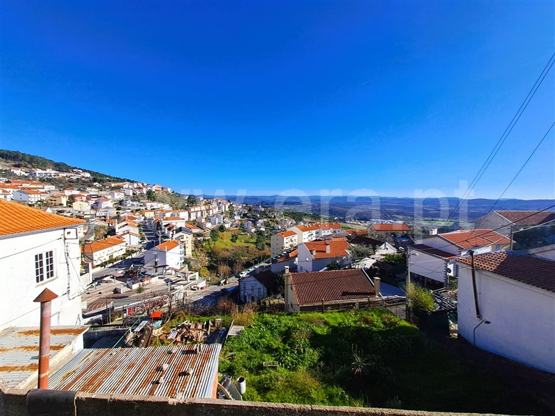 Moradia em Banda Estúdio / Covilhã, Cantar-Galo e Vila do Carvalho