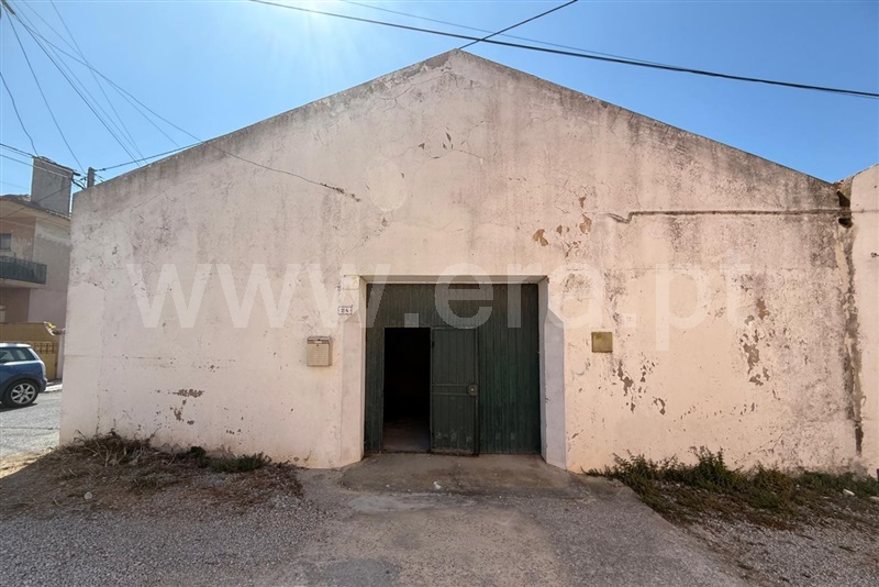 Moradia em Banda Estúdio / Peniche, Peniche