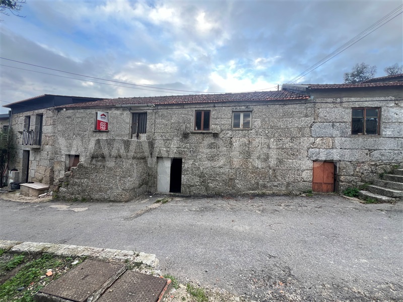Moradia em Banda / Fafe, Quinchães