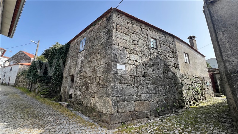 Moradia em Banda / Fornos de Algodres, Figueiró da Granja