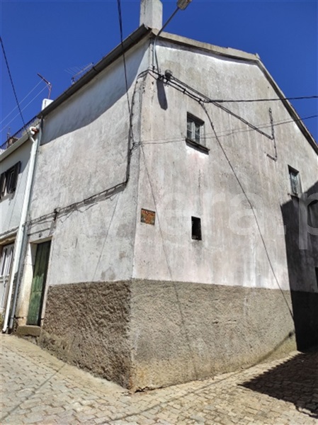 Moradia em Banda / Fundão, Capinha