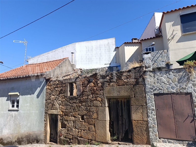 Moradia em Banda / Fundão, Fatela
