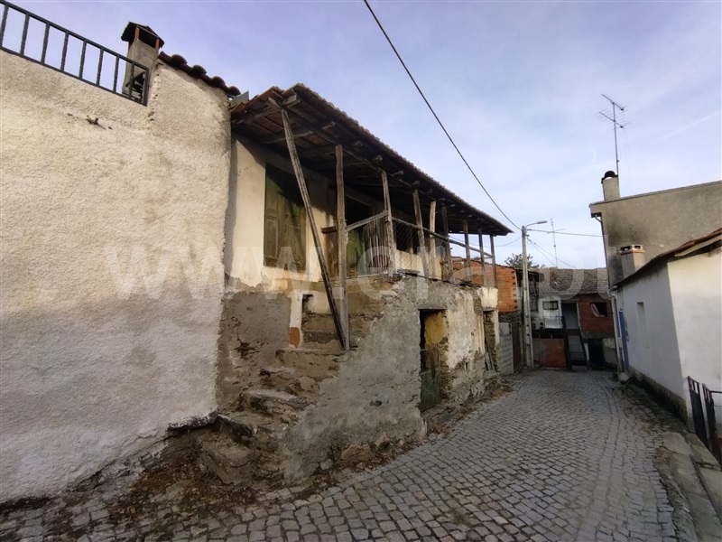 Moradia em Banda  Mirandela, Múrias - 1459316 - 2