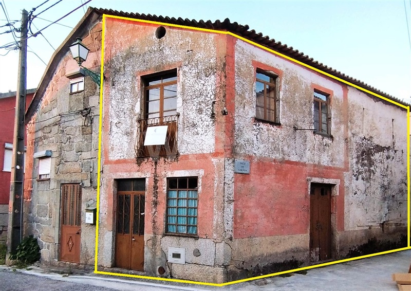 Moradia em Banda / Oliveira do Hospital, Lagares
