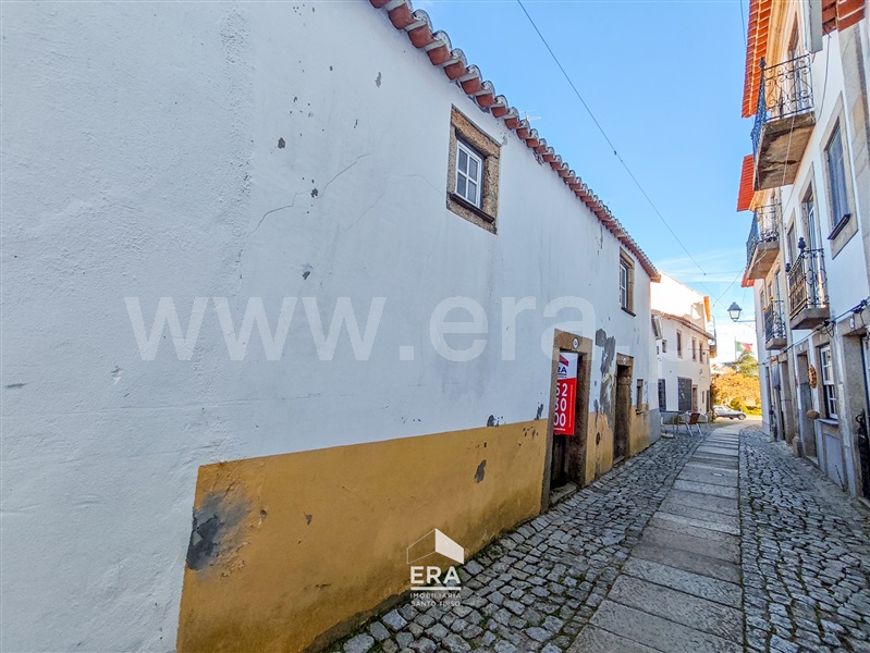 Moradia em Banda T1 / Almeida, Almeida