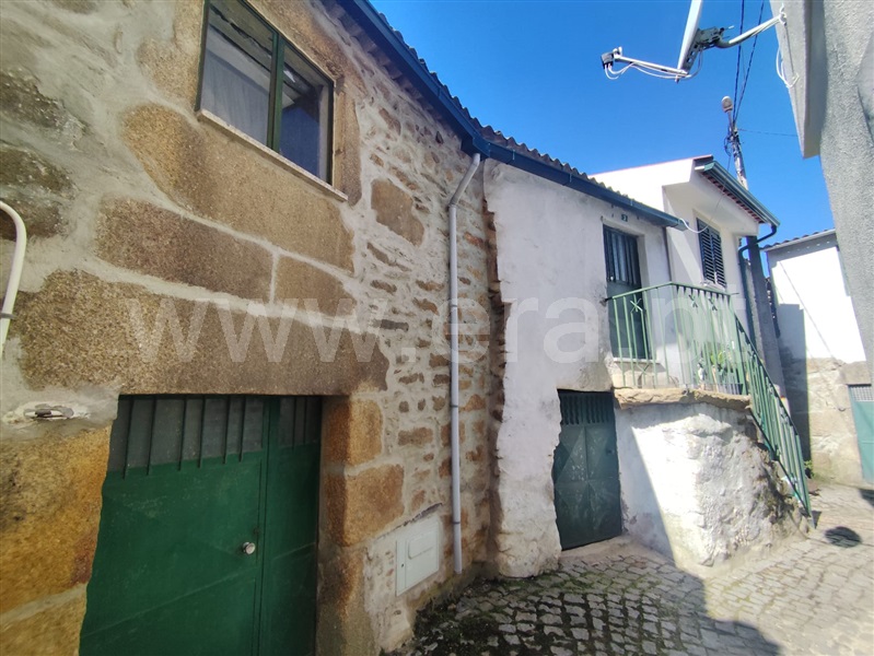 Moradia em Banda T1 / Armamar, Vila Seca e Santo Adrião