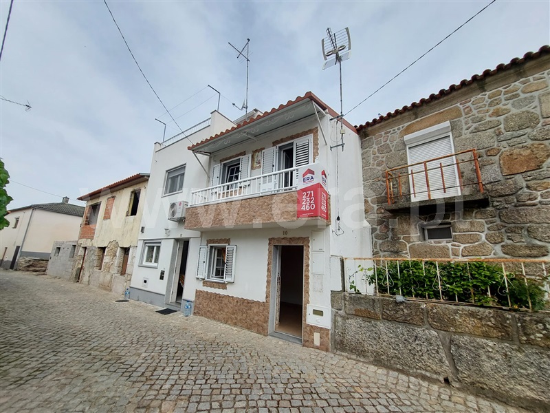 Moradia em Banda T1 / Celorico da Beira, Açores